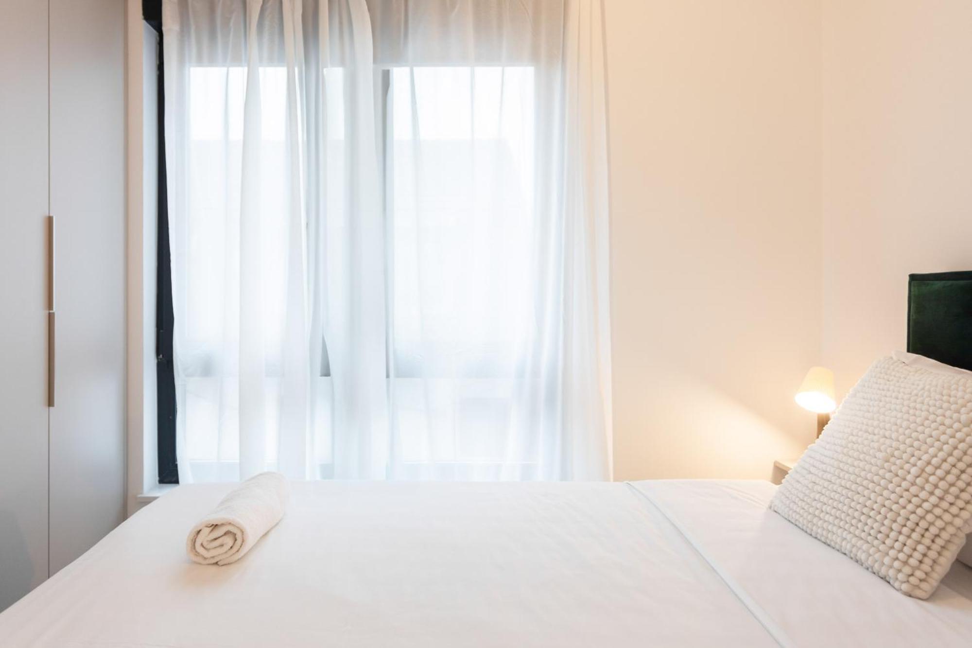 Modern Residences - Free Private Parking *